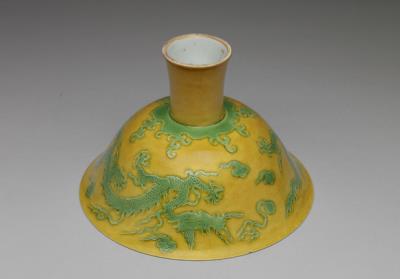 图片[2]-Stem bowl with incised decoration of two dragons playing with pearls in overglaze green on a yellow ground, Ming dynasty, Hongzhi reign (1488-1505)-China Archive